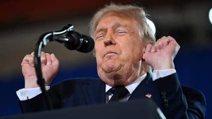 Los aficionados de los Knicks reaccionan ante la polémica de Donald Trump que ensombrece las Finales de la NBA.