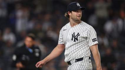 Aaron Boone de los Yankees le envía un mensaje a Gerrit Cole después del partido contra los Royals.