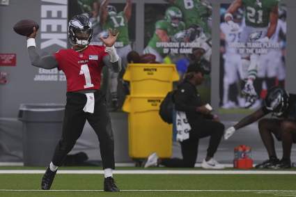 El mariscal de campo de los Eagles, Jalen Hurts, se enfrenta a este obstáculo en 2026.