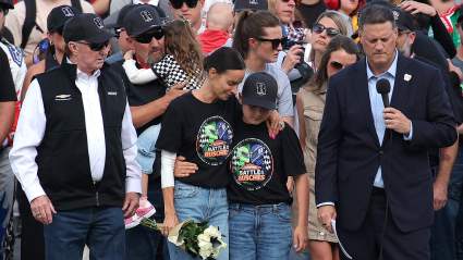 MIRA: El hijo de Kyle Larson consuela a Brexton Busch durante un emotivo homenaje a Kyle Busch.