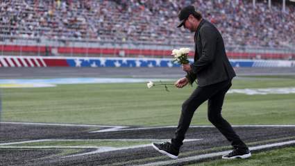 MIRA: Kurt Busch rinde homenaje a su hermano Kyle en un emotivo tributo a la Coca-Cola 600.