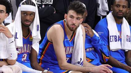 Chet Holmgren, estrella de los Thunder, bajo fuego tras ser sustituido a última hora durante el séptimo partido contra los Spurs.