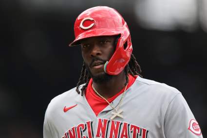 Los Cincinnati Reds anuncian la salida de Elly De La Cruz del partido contra los Braves.