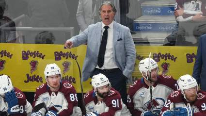 Jared Bednar reacciona después de que Vegas eliminara a Avalanche de los playoffs.