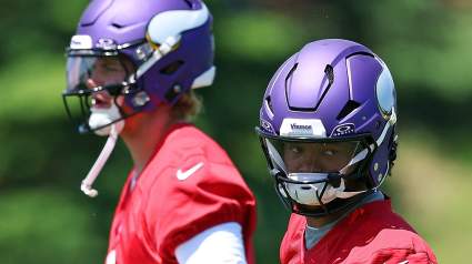 El polémico mariscal de campo de los Vikings recibe buenas noticias en medio de una batalla crucial.