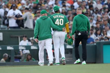 El querido exlanzador de los Yankees abandona el partido del viernes tras una entrada.