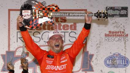 Justin Allgaier, campeón de la O'Reilly Auto Parts Series, contempla la posibilidad de retirarse.