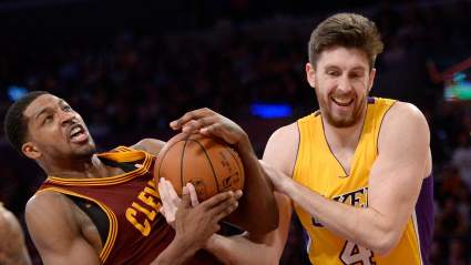 El exdelantero de los Lakers se retira tras su mejor partido en casi siete años.