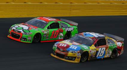 Danica Patrick califica a Kyle Busch de "figura polémica" en un emotivo homenaje.
