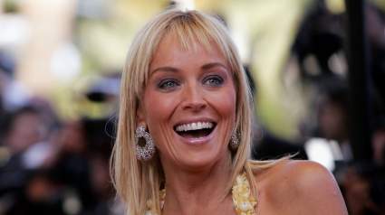Las 10 fotos más impresionantes y divertidas de la icónica Sharon Stone en la alfombra roja.
