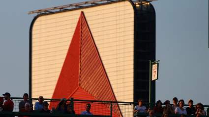 El icónico telón de fondo de los Red Sox desaparecerá de Fenway este verano.