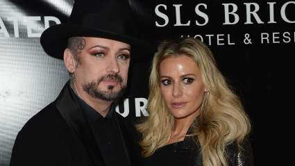 Boy George defiende a Dorit y al mánager PK tras los comentarios de Teddi Mellencamp en su podcast.
