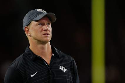 El entrenador en jefe de los UCF Knights, Scott Frost, comparte sus opiniones sinceras sobre la IA en el entrenamiento deportivo.
