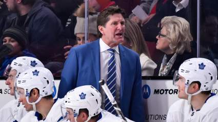 El exentrenador de los Maple Leafs, Mike Babcock, vuelve a aparecer en medio de rumores.
