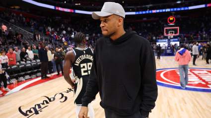 Giannis Antetokounmpo se muestra "intrigado" por un posible traspaso a los Celtics.