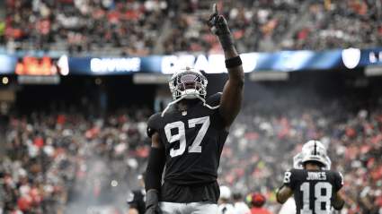 Los Patriots ponen sus ojos en un ex liniero defensivo de los Raiders en la agencia libre.