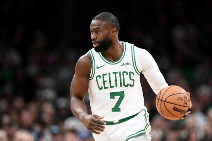 El mundo de la NBA reacciona a la preocupante noticia de los Celtics sobre Jaylen Brown.