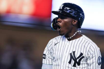 Los Yankees remontan con un jonrón de los Jazz para asegurar la victoria.