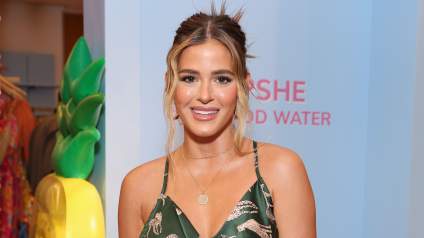 La exconcursante de The Bachelorette, JoJo Fletcher, posa valientemente en bikini tras una cesárea de emergencia.