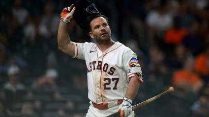 Actualización sobre la lesión de José Altuve: La estrella de los Astros abandona el partido de los Rangers agarrándose del costado.