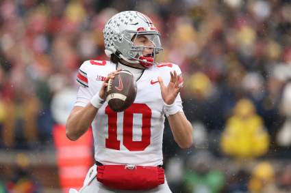 El mariscal de campo de Ohio State, Julian Sayin, lanza una advertencia al fútbol americano universitario.