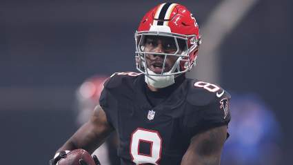Kyle Pitts recibe información actualizada sobre su contrato con los Falcons tras firmar un acuerdo de 15 millones de dólares.