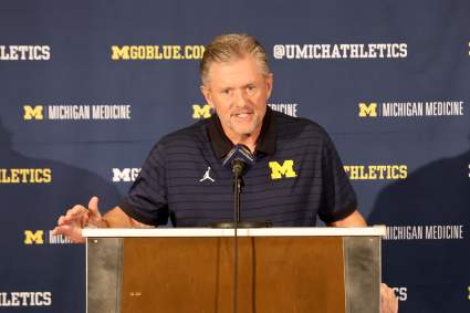 El entrenador en jefe de Michigan, Kyle Whittingham, hace una predicción sorprendente sobre el NIL (Número de Lista de Jugadores).