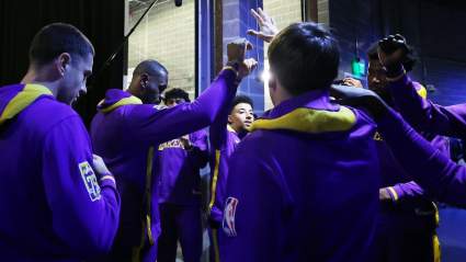 El ex polémico pívot de los Lakers anuncia su repentino retiro de la NBA.
