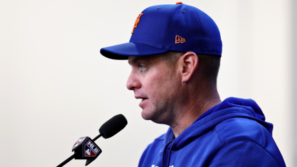 Los Mets respaldan a Mendoza tras una costosa decisión durante el partido.