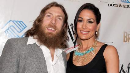 Brie Bella comparte noticias sobre Daniel Bryan en medio de su reinado como campeona de parejas de la WWE.