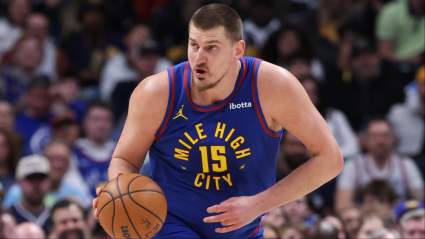 Instan a los Nuggets a considerar al agente libre de los Lakers como suplente de Nikola Jokic.