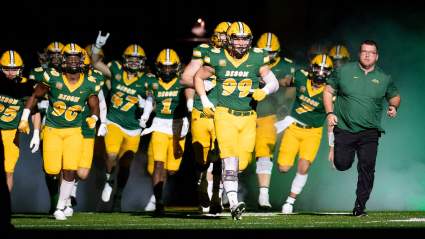 North Dakota State hace un anuncio sobre su mariscal de campo.