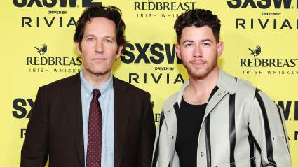 Nick Jonas y Paul Rudd se unen para cantar en una nueva comedia dramática.