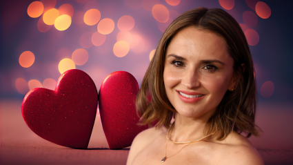 Los fans ya están enamorados de la nueva comedia romántica de Rachael Leigh Cook, basada en su vida.