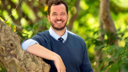 Rick Devens, estrella de 'Survivor 50', revela a qué compañero de reparto está evitando en la reunión.