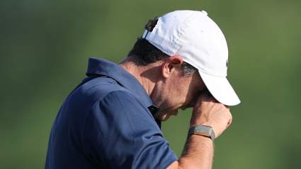 Rory McIlroy se enfada con un aficionado durante el Campeonato de la PGA mientras la frustración de la ronda final llega a su punto álgido.