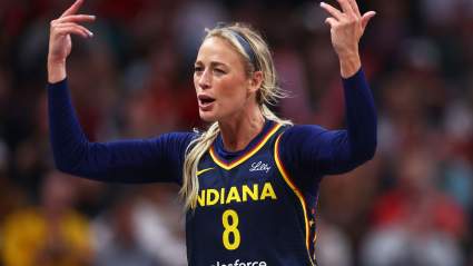 La estrella de Indiana Fever, Sophie Cunningham, causa sensación con su debut en la edición de trajes de baño de Sports Illustrated.