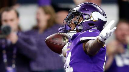 El ex receptor de los Vikings, Stefon Diggs, recibe un mensaje sobre su nuevo equipo.