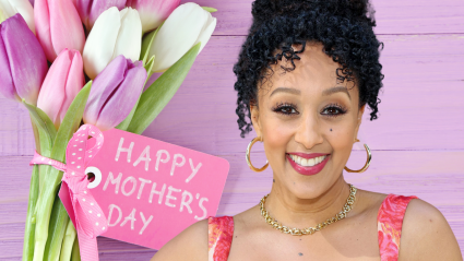 La estrella de Hallmark, Tamera Mowry-Housley, comparte un emotivo mensaje y fotos familiares antes del Día de la Madre.