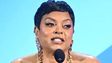 Nuevas fotos muestran a Taraji P. Henson, de 55 años, luciendo espectacular con un ajustado vestido rojo de cuero.