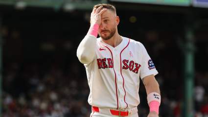 El campocorto de los Red Sox, Trevor Story, envía un mensaje tras un costoso error y los abucheos recibidos.