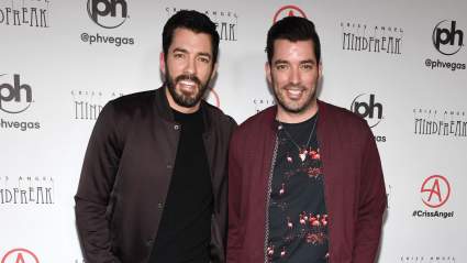 Jonathan Scott de HGTV provoca una envidia tremenda en su hermano Drew con una videollamada desde el estadio de la NBA — VIDEO