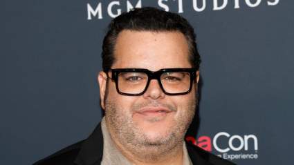 Josh Gad dice que su querida madre tiene una "enorme lucha por delante" después de ser hospitalizada de emergencia.