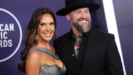 Una estrella de la música country anuncia su matrimonio con un famoso diseñador de moda.