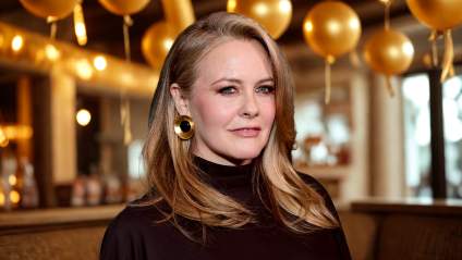 Alicia Silverstone publica un emotivo homenaje a su hijo, que es su vivo retrato, en su 15º cumpleaños.