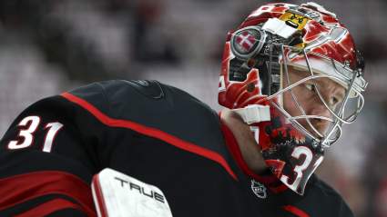 Frederik Andersen lidera a los Carolina Hurricanes en una carrera histórica.