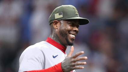 Aroldis Chapman desata un frenesí en las redes sociales durante el partido entre los Red Sox y los Braves.