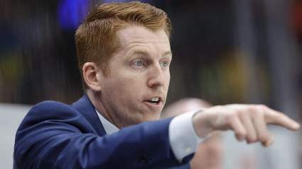Rumores sobre los Maple Leafs: El anuncio de la contratación de Carle podría ser inminente.