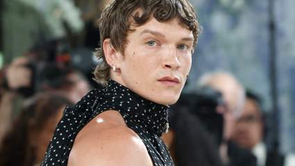 Los fans enloquecen con el look sin mangas de Connor Storrie en la Met Gala: "¡ESOS BRAZOS!"
