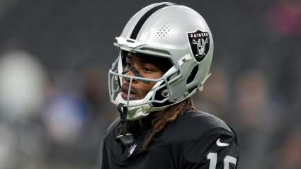 Lincoln Kennedy deja clara su postura sobre la situación de los receptores de los Raiders.
